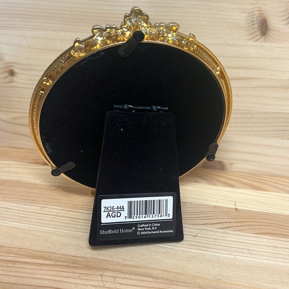 Golden Round Foral Frame - Picture 3 of 4